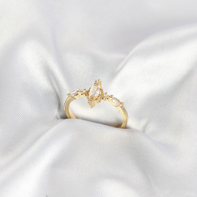 Gold Renk Vintage Model Zirkon Taşlı Yüzük Gold Renk Vintage Model Zirkon Taşlı Yüzük