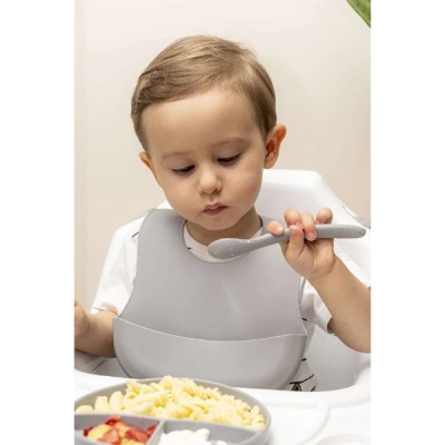 Gri 3’lü Silikon Yemek Seti – Önlük + Diş Kaşıyıcılı Kaşık + Vakumlu Tabak Gri 3’lü Silikon Yemek Seti – Önlük + Diş Kaşıyıcılı Kaşık + Vakumlu Tabak