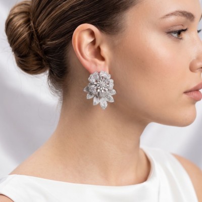 Gümüş Renk Zirkon Taşlı Çiçek Model Kadın Abiye Küpe Gümüş Renk Zirkon Taşlı Çiçek Model Kadın Abiye Küpe