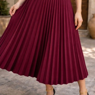 Kadın 90 Cm Saten Kumaş Pliseli Midi Etek Şık ve Zarif Tasarım - Bordo Kadın 90 Cm Saten Kumaş Pliseli Midi Etek Şık ve Zarif Tasarım - Bordo
