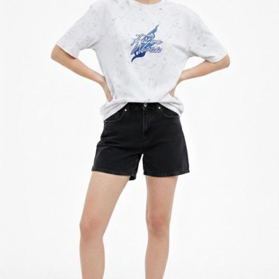 Kadın Asit Yıkamalı Oversize Tişört Bisiklet Yaka Kısa Kol T-shirt - Beyaz Kadın Asit Yıkamalı Oversize Tişört Bisiklet Yaka Kısa Kol T-shirt - Beyaz