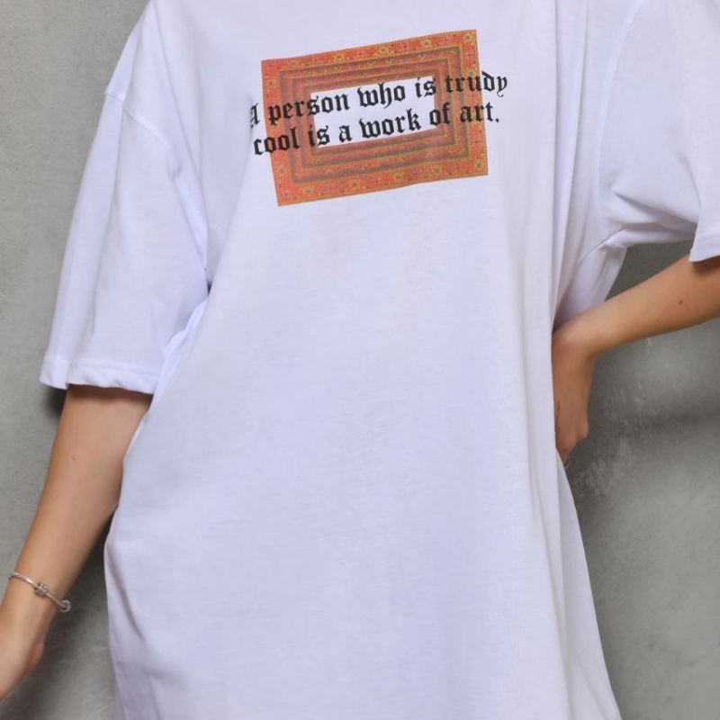 Kadın Baskılı T-Shirt Kısa Kol Bisiklet Yaka Oversize Rahat Kalıp Tişört - Beyaz Kadın Baskılı T-Shirt Kısa Kol Bisiklet Yaka Oversize Rahat Kalıp Tişört - Beyaz