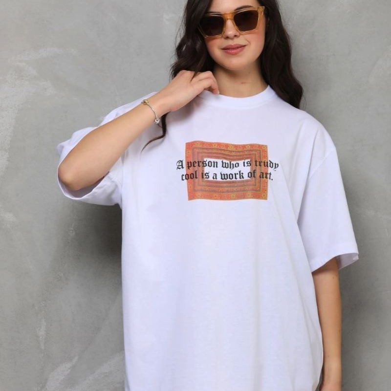 Kadın Baskılı T-Shirt Kısa Kol Bisiklet Yaka Oversize Rahat Kalıp Tişört - Beyaz Kadın Baskılı T-Shirt Kısa Kol Bisiklet Yaka Oversize Rahat Kalıp Tişört - Beyaz