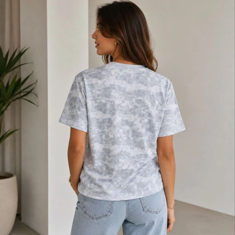 Kadın Batik Desenli Tişört Bisiklet Yaka Kısa Kol Regular Fit T-shirt - Gri Kadın Batik Desenli Tişört Bisiklet Yaka Kısa Kol Regular Fit T-shirt - Gri