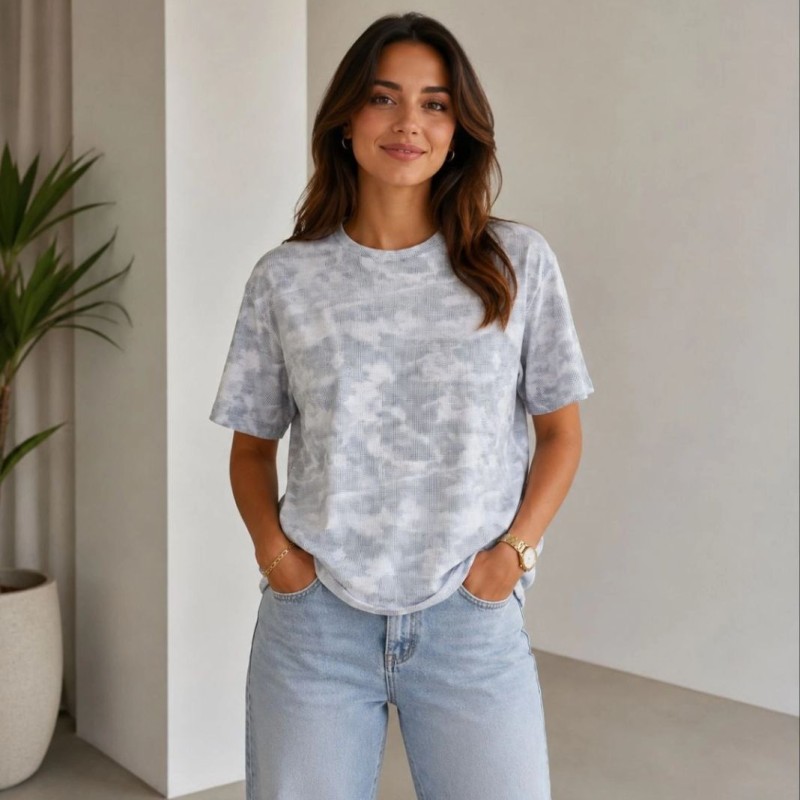 Kadın Batik Desenli Tişört Bisiklet Yaka Kısa Kol Regular Fit T-shirt - Gri Kadın Batik Desenli Tişört Bisiklet Yaka Kısa Kol Regular Fit T-shirt - Gri