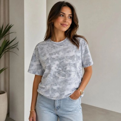 Kadın Batik Desenli Tişört Bisiklet Yaka Kısa Kol Regular Fit T-shirt - Gri Kadın Batik Desenli Tişört Bisiklet Yaka Kısa Kol Regular Fit T-shirt - Gri