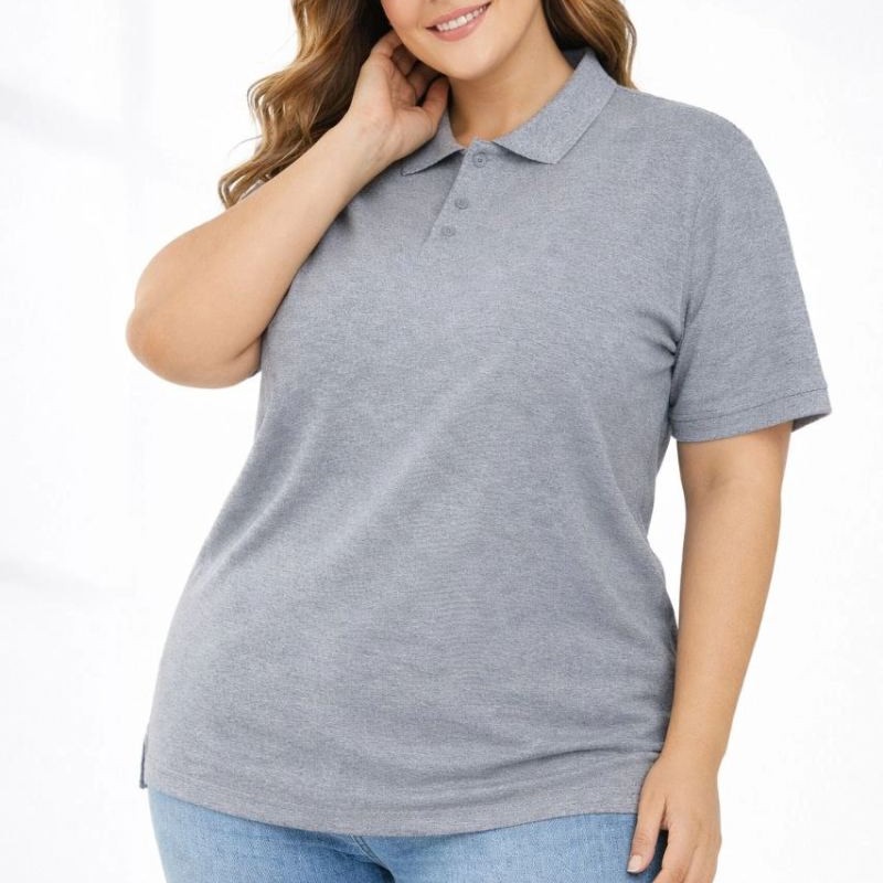 Kadın Battal Beden Tişört Polo Yaka Pike Kumaş Kısa Kol T-Shirt - Gri Kadın Battal Beden Tişört Polo Yaka Pike Kumaş Kısa Kol T-Shirt - Gri