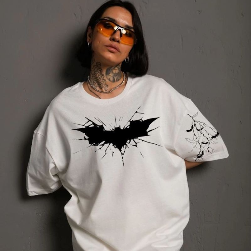 Kadın Bisiklet yaka tişort Ön ve Kol Yarasa Baskılı T-shirt - Beyaz Kadın Bisiklet yaka tişort Ön ve Kol Yarasa Baskılı T-shirt - Beyaz