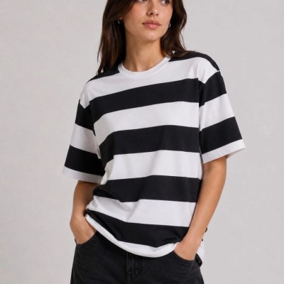 Kadın Çizgili Oversize Tişört Bisiklet Yaka Kısa Kol Yazlık T-Shirt - Siyah Kadın Çizgili Oversize Tişört Bisiklet Yaka Kısa Kol Yazlık T-Shirt - Siyah