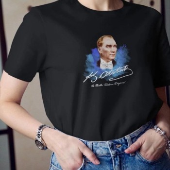 Kadın Kısa Kol Yazlık Tişört Bisiklet Yaka ATATÜRK Baskılı T-Shirt - Siyah Kadın Kısa Kol Yazlık Tişört Bisiklet Yaka ATATÜRK Baskılı T-Shirt - Siyah