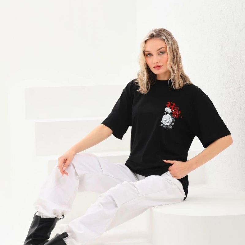 Kadın Kısa Kol Yazlık Tişört Bisiklet Yaka Baskılı Oversize T-Shirt - Siyah Kadın Kısa Kol Yazlık Tişört Bisiklet Yaka Baskılı Oversize T-Shirt - Siyah