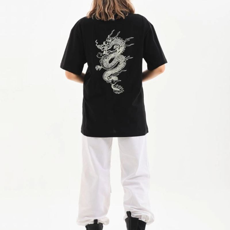 Kadın Kısa Kol Yazlık Tişört Bisiklet Yaka Ejderha Baskılı T-Shirt - Siyah Kadın Kısa Kol Yazlık Tişört Bisiklet Yaka Ejderha Baskılı T-Shirt - Siyah
