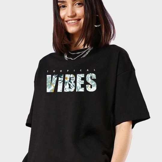 Kadın Kısa Kol Yazlık Tişört Bisiklet Yaka VIBES Baskılı T-Shirt - Siyah Kadın Kısa Kol Yazlık Tişört Bisiklet Yaka VIBES Baskılı T-Shirt - Siyah