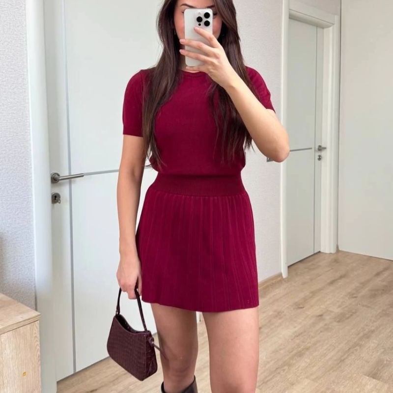 Kadın Kısa Kollu Bluz Mini Etekli ikili Takım Triko - Bordo Kadın Kısa Kollu Bluz Mini Etekli ikili Takım Triko - Bordo
