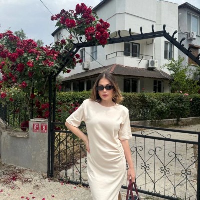 Kadın Kısa Kollu Uzun Yandan Yırtmaçlı Elbise - Bej Kadın Kısa Kollu Uzun Yandan Yırtmaçlı Elbise - Bej