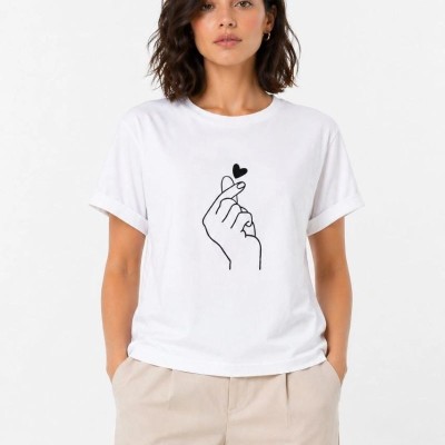 Kadın Kore Parmak Kalp Aşk Temalı Minimal Baskılı Tişört Yazlık Kısa Kol T-Shirt - Beyaz Kadın Kore Parmak Kalp Aşk Temalı Minimal Baskılı Tişört Yazlık Kısa Kol T-Shirt - Beyaz