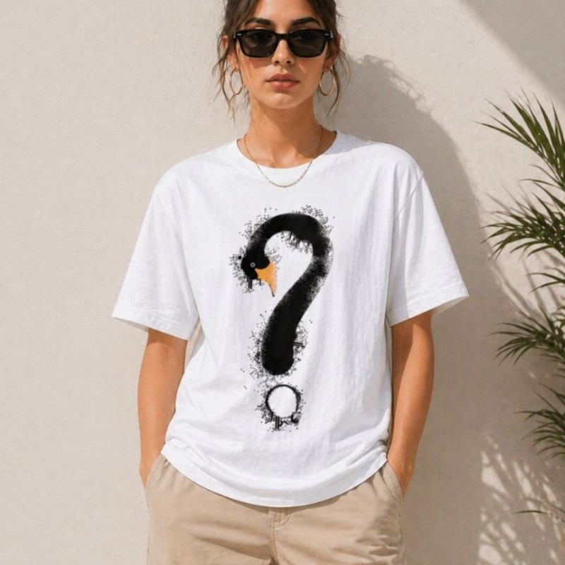 Kadın Kuğu Figürlü Soru İşareti Baskılı Tişört Kısa Kol T-Shirt - Beyaz Kadın Kuğu Figürlü Soru İşareti Baskılı Tişört Kısa Kol T-Shirt - Beyaz