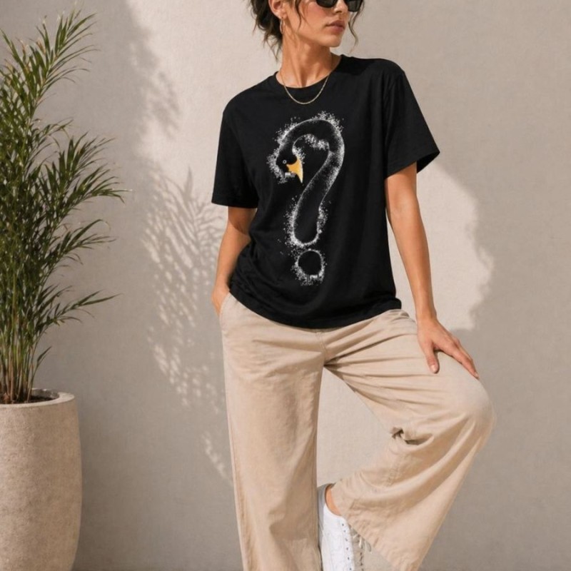 Kadın Kuğu Figürlü Soru İşareti Baskılı Tişört Kısa Kol T-Shirt - Siyah Kadın Kuğu Figürlü Soru İşareti Baskılı Tişört Kısa Kol T-Shirt - Siyah