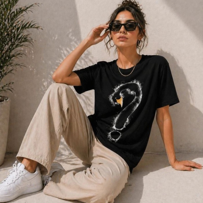 Kadın Kuğu Figürlü Soru İşareti Baskılı Tişört Kısa Kol T-Shirt - Siyah Kadın Kuğu Figürlü Soru İşareti Baskılı Tişört Kısa Kol T-Shirt - Siyah