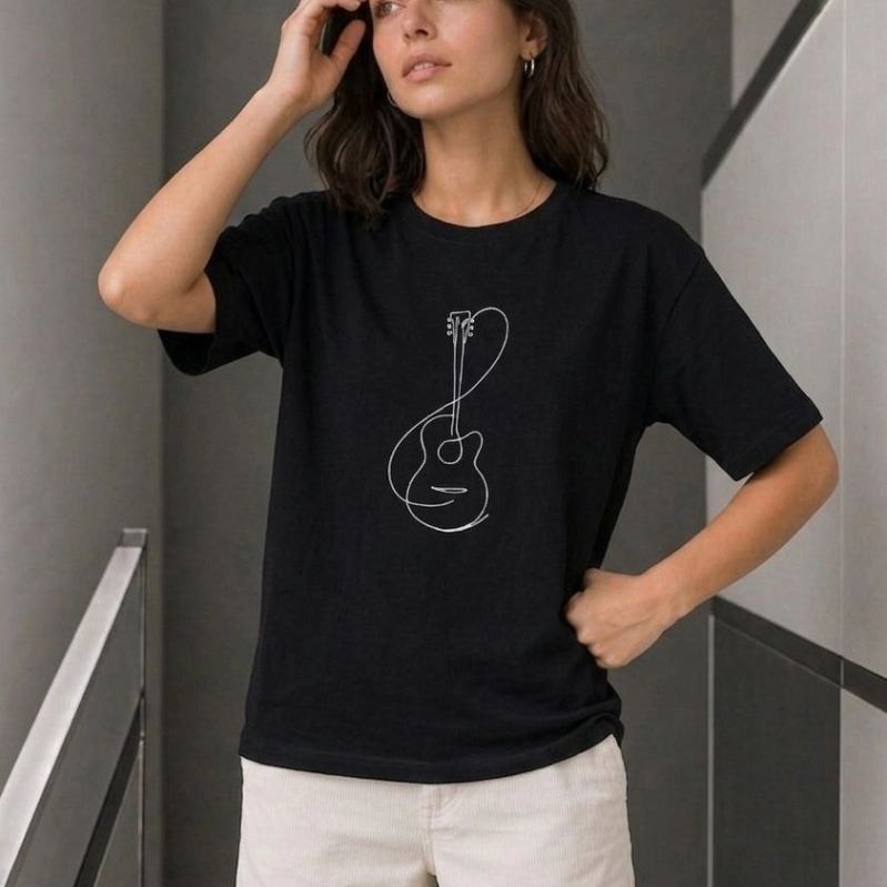 Kadın Minimal Gitar Baskılı Tişört T-Shirt Yazlık Kısa Kol Bisiklet Yaka T-Shirt - Siyah Kadın Minimal Gitar Baskılı Tişört T-Shirt Yazlık Kısa Kol Bisiklet Yaka T-Shirt - Siyah
