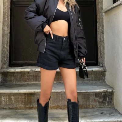 Kadın Oversize Bomber Ceket – Siyah, Fermuarlı, Sokak Modası Tarzı Mont - Siyah Kadın Oversize Bomber Ceket – Siyah, Fermuarlı, Sokak Modası Tarzı Mont - Siyah