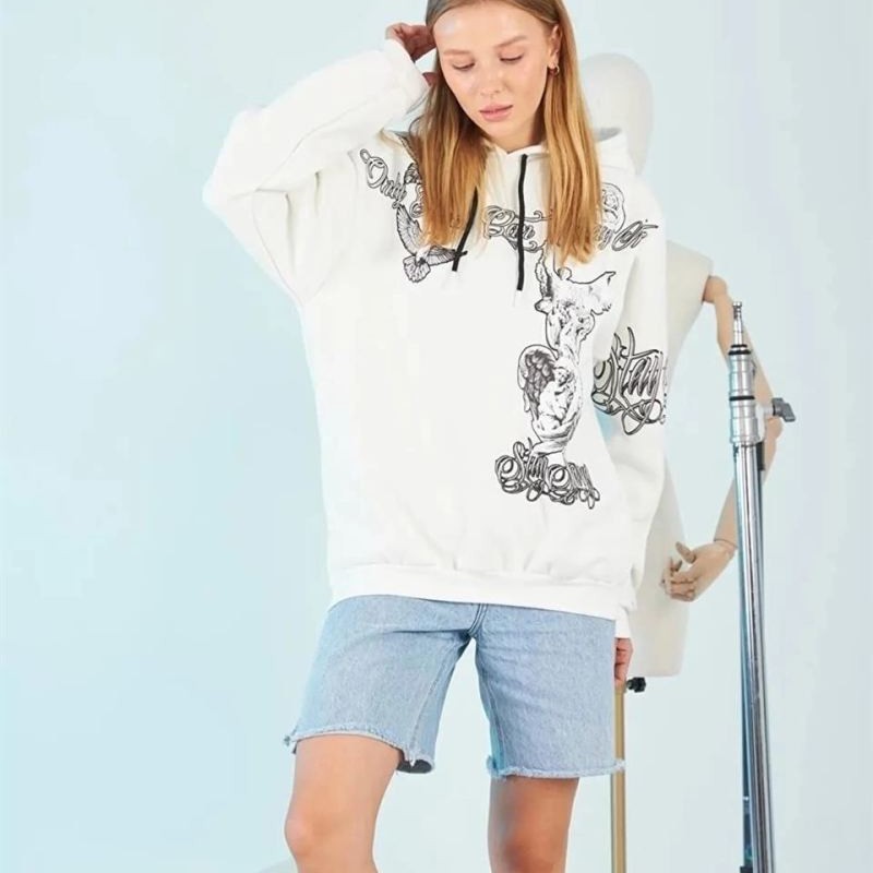 Kadın Oversize Kapüşonlu Baskılı 3 İplik Pamuklu Hoodie Sweatshirt - Beyaz Kadın Oversize Kapüşonlu Baskılı 3 İplik Pamuklu Hoodie Sweatshirt - Beyaz