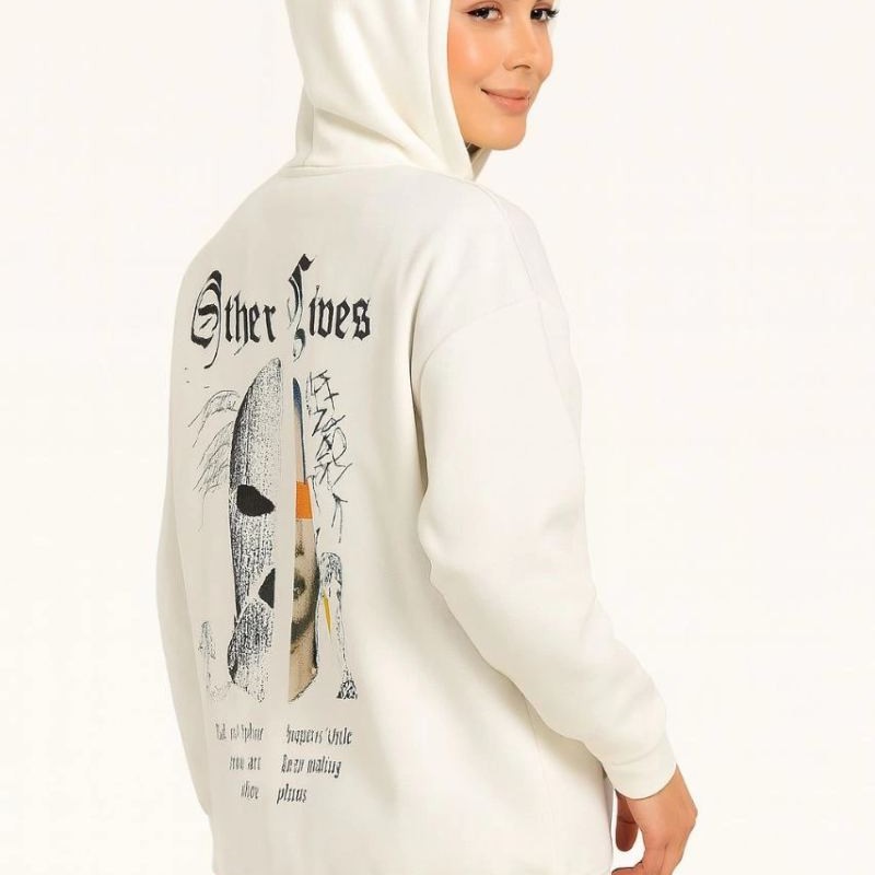 Kadın Oversize Kapüşonlu Kanguru Cepli Baskılı 3 İplik Pamuklu Sweatshirt Hoodie - Beyaz Kadın Oversize Kapüşonlu Kanguru Cepli Baskılı 3 İplik Pamuklu Sweatshirt Hoodie - Beyaz