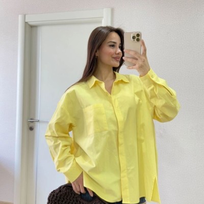 Kadın Oversize Pens Detaylı Cepli Yırtmaçlı Rahat Kalıp Poplin Gömlek - Sarı Kadın Oversize Pens Detaylı Cepli Yırtmaçlı Rahat Kalıp Poplin Gömlek - Sarı
