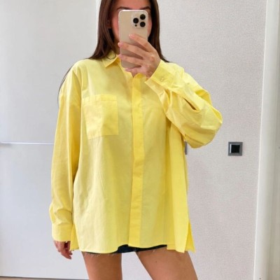 Kadın Oversize Pens Detaylı Cepli Yırtmaçlı Rahat Kalıp Poplin Gömlek - Sarı Kadın Oversize Pens Detaylı Cepli Yırtmaçlı Rahat Kalıp Poplin Gömlek - Sarı