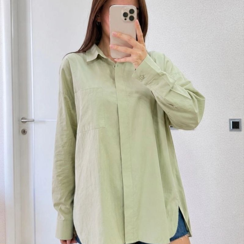 Kadın Oversize Pens Detaylı Cepli Yırtmaçlı Rahat Kalıp Poplin Gömlek - Yeşil Kadın Oversize Pens Detaylı Cepli Yırtmaçlı Rahat Kalıp Poplin Gömlek - Yeşil