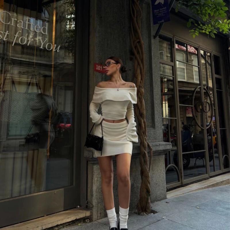 Kadın Straplez , Madonna , Carmen Yaka Croplu Mini Etekli ikili Alt-Üst Takım Triko - Beyaz Kadın Straplez , Madonna , Carmen Yaka Croplu Mini Etekli ikili Alt-Üst Takım Triko - Beyaz