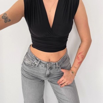 Kadın Vatkalı Kolsuz V Yaka Drapeli Crop Bluz Likralı Fit - Siyah