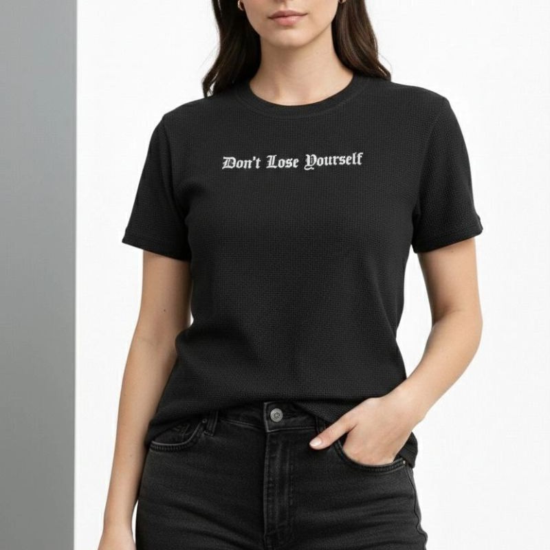 Kadın Wafıl Kumaş Tişört Regular Kalıp Bisiklet Yaka Baskılı T-Shirt - Siyah Kadın Wafıl Kumaş Tişört Regular Kalıp Bisiklet Yaka Baskılı T-Shirt - Siyah