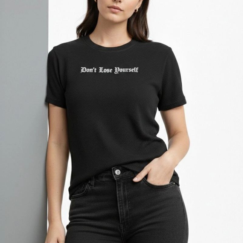 Kadın Wafıl Kumaş Tişört Regular Kalıp Bisiklet Yaka Baskılı T-Shirt - Siyah Kadın Wafıl Kumaş Tişört Regular Kalıp Bisiklet Yaka Baskılı T-Shirt - Siyah