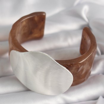 Kahverengi Mermer Desen Akrilik Plastik Gümüş Plaka Model Vintage Kadın Bilezik Kahverengi Mermer Desen Akrilik Plastik Gümüş Plaka Model Vintage Kadın Bilezik