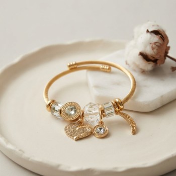 Kalp Model Gold Renk Beyaz Charmlı Bileklik Kalp Model Gold Renk Beyaz Charmlı Bileklik