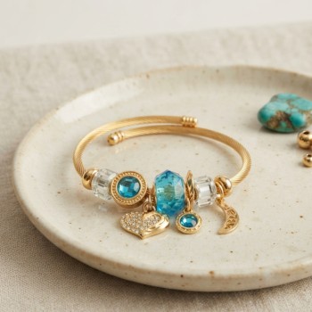 Kalp Model Gold Renk Mavi Charmlı Bileklik Kalp Model Gold Renk Mavi Charmlı Bileklik