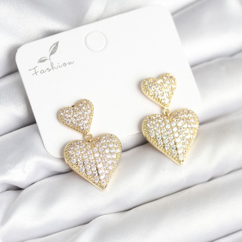 Kalp Model Zirkon Taşlı Gold Renk Pirinç Kadın Küpe Kalp Model Zirkon Taşlı Gold Renk Pirinç Kadın Küpe