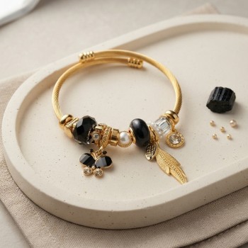 Kelebek Model Gold Renk Siyah Charmlı Bileklik