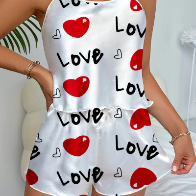 Love Desenli Beyaz Saten Şortlu Gecelik Takım Love Desenli Beyaz Saten Şortlu Gecelik Takım