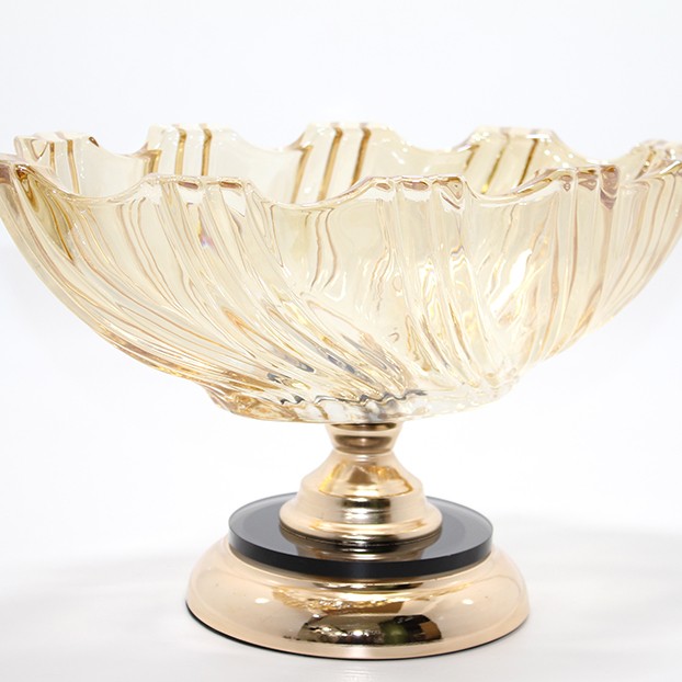 Lüks Ayaklı Kristal Cam Gondol Sunumluk Gold Detaylı Lüks Ayaklı Kristal Cam Gondol Sunumluk Gold Detaylı