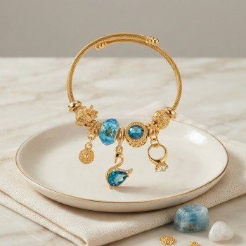 Mavi Kuğu Model Gold Renk Charmlı Bileklik Mavi Kuğu Model Gold Renk Charmlı Bileklik