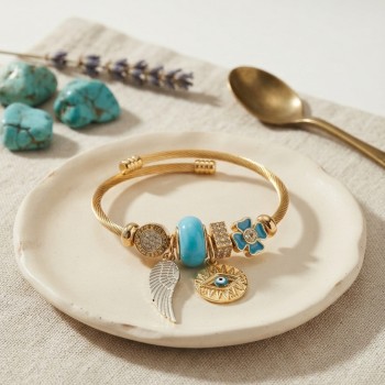 Mavi Renk Göz Model Gold Charmlı Bileklik Mavi Renk Göz Model Gold Charmlı Bileklik