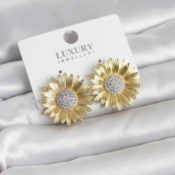 Papatya Model Zirkon Taşlı Pirinç Gold Renk Kadın Küpe Papatya Model Zirkon Taşlı Pirinç Gold Renk Kadın Küpe
