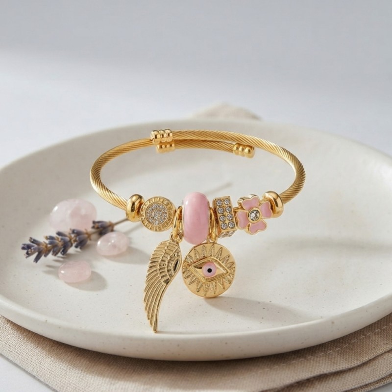 Pembe Göz Model Gold Renk Charmlı Bileklik Pembe Göz Model Gold Renk Charmlı Bileklik