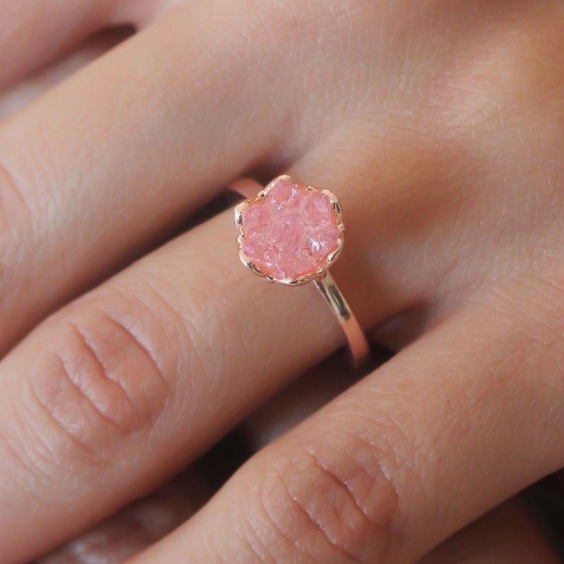Pembe Lotus Çiçek Figür Gold Renk Kadın Yüzük Pembe Lotus Çiçek Figür Gold Renk Kadın Yüzük