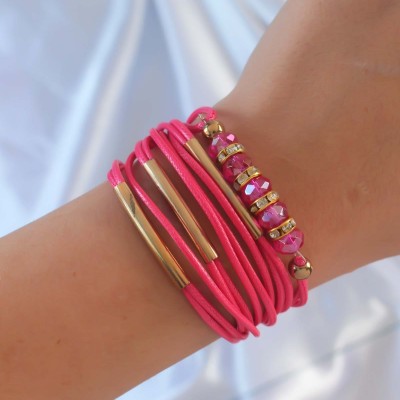 Pembe Renk Zirkon Taşlı Metal Aksesuarlı İpli Çoklu Bileklik Pembe Renk Zirkon Taşlı Metal Aksesuarlı İpli Çoklu Bileklik