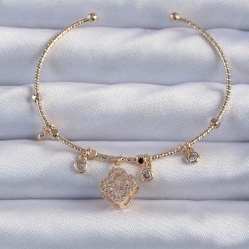 Pirinç Altın Renk Zirkon Taşlı Yonca Model Charm Bileklik Pirinç Altın Renk Zirkon Taşlı Yonca Model Charm Bileklik