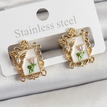 Pirinç Beyaz Mineli Sanatsal Portre Model Gold Renk Kadın Küpe Pirinç Beyaz Mineli Sanatsal Portre Model Gold Renk Kadın Küpe