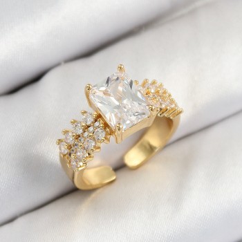 Pirinç Büyük Zirkon Taşlı Model Gold Renk Kadın Yüzük Pirinç Büyük Zirkon Taşlı Model Gold Renk Kadın Yüzük
